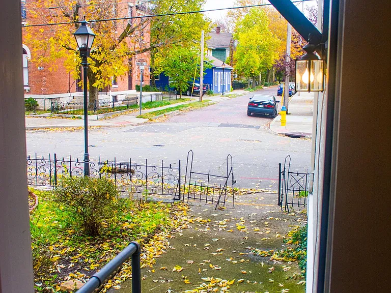 133 Brown St — Photo 2