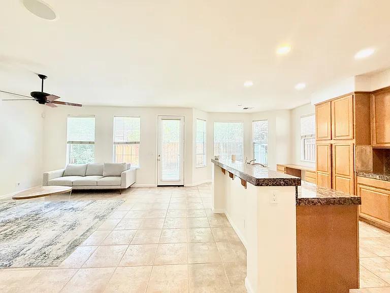 863 Dederick Ct — Photo 11