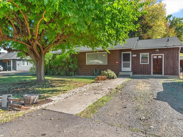 221 Ortega St, Eagle Point, OR 97524