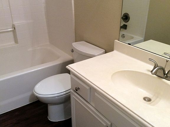 5th image of 210 California Dr