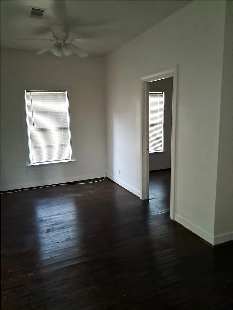Building Photo - 600 Boyett St #604