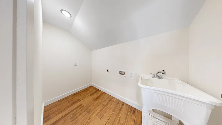 Sold by Remax Edge | media 23