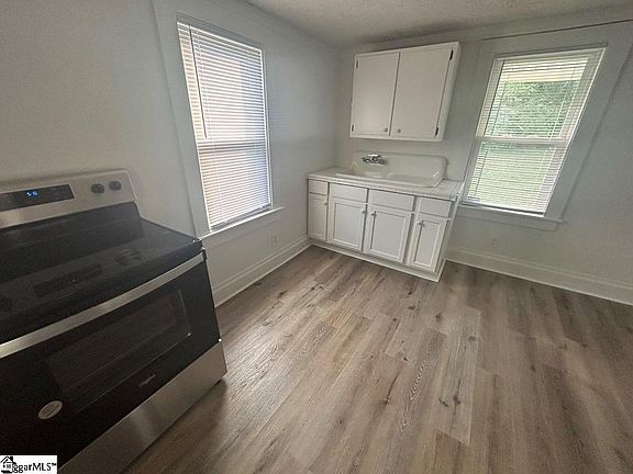 5th image of 104 Hunter St