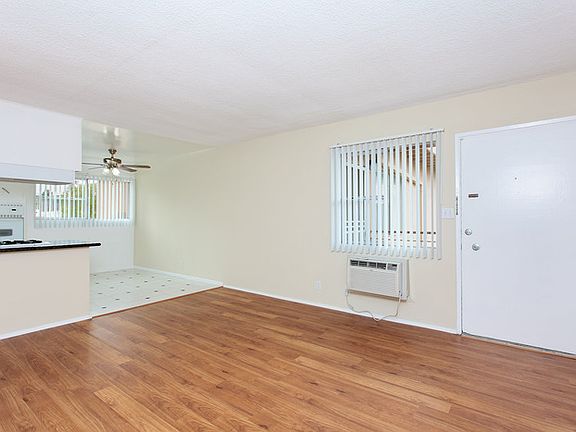 3rd image of 209 E Live Oak St