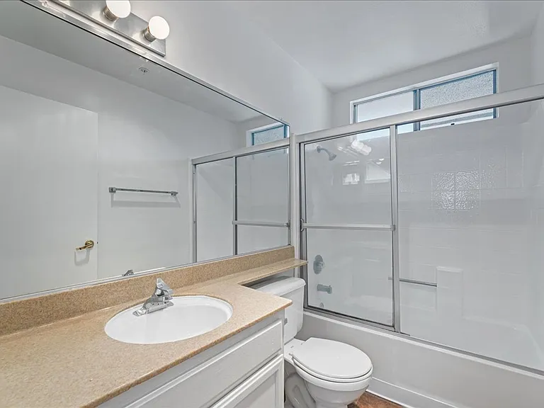 1785 Beloit Ave — Photo 28