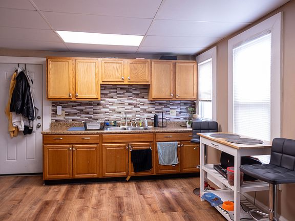 3rd image of 38 Greenacre Sq #2
