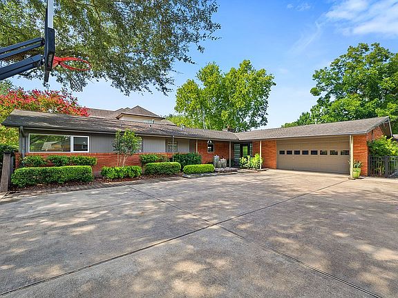 4th image of 702 Oyster Creek Dr
