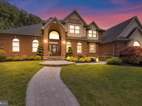 212 Hillview Cir, Leesport, PA 19533