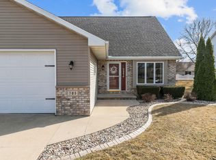 705 Highview Ln, Kimberly, WI 54136