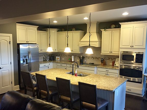 Gourmet kitchen 