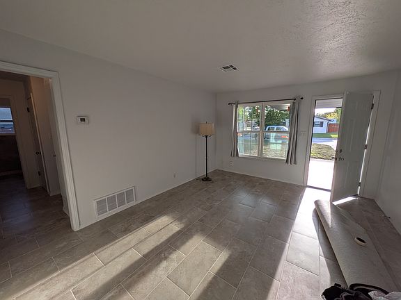 5th image of 1039 Raleigh Cir