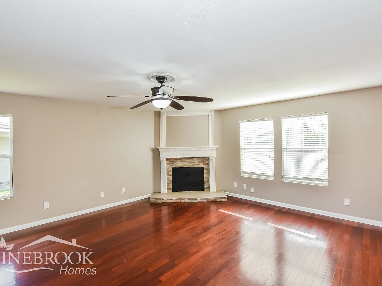 3 bed, 2.5 bath, 2307 sqft, $1,595 — Photo 3