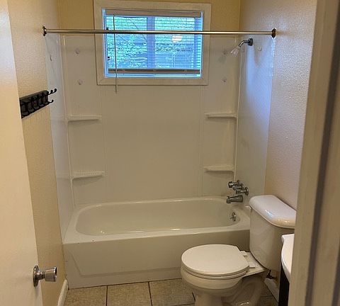 3rd image of 3710 Pine St #3