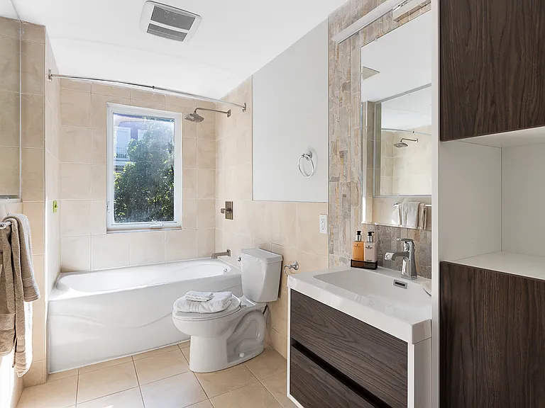 240 Blackburn Ave — Photo 16