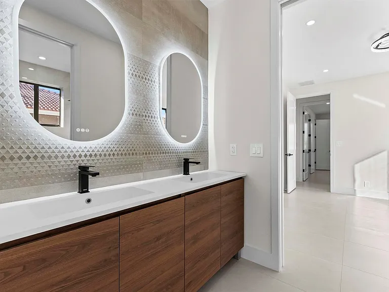 621 NW 42nd Ave #621 — Photo 7