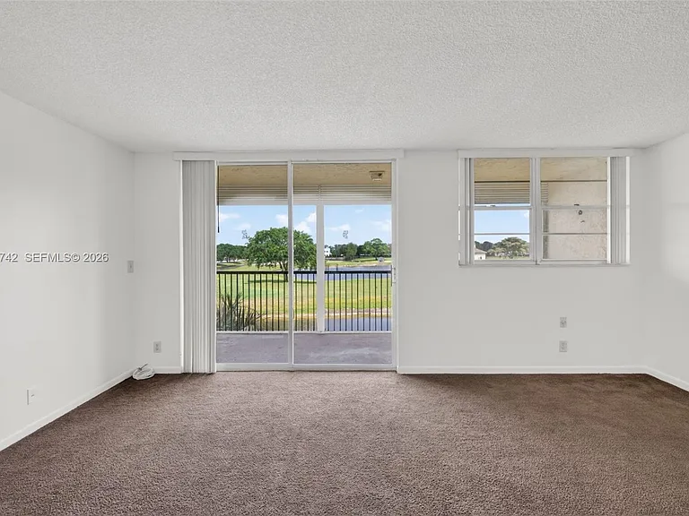 3100 W Rolling Hills Cir #303 — Photo 5