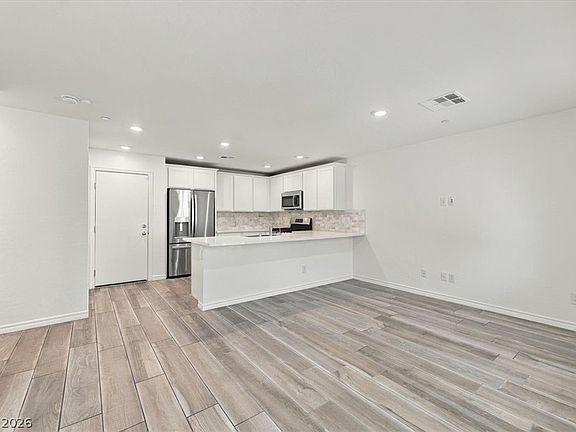 4th image of 10775 Purdy Ct