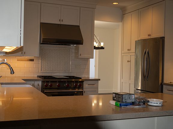 3rd image of 207 Toledo Dr