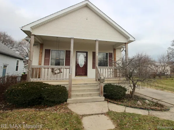 925 E 9th St, Monroe, MI 48161