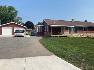 848 Airport Rd, Menasha, WI 54952