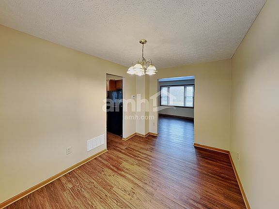 5th image of 105 Elmwood St