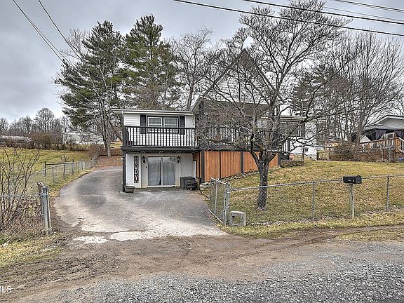 3rd image of 10342 Redwood Cir