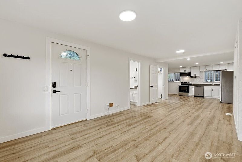 4th image of 5407 31st Avenue S