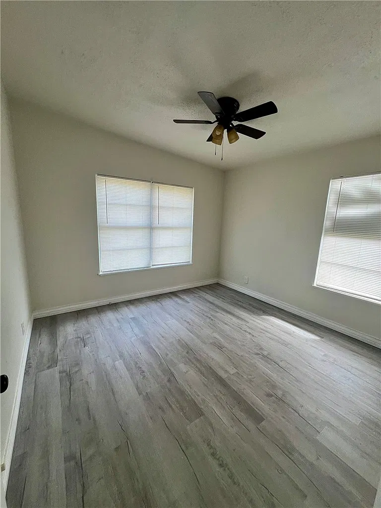 3 bed, 1.5 bath, 1189 sqft, $1,950 — Photo 3