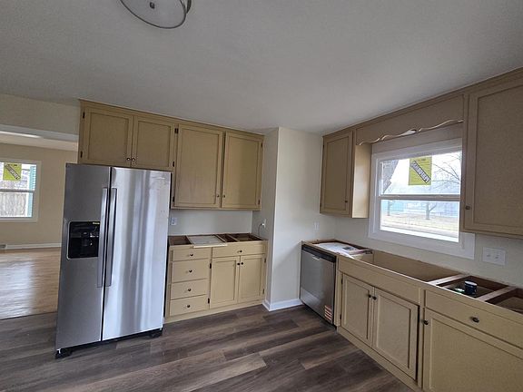 3rd image of 409 North Rosa Road