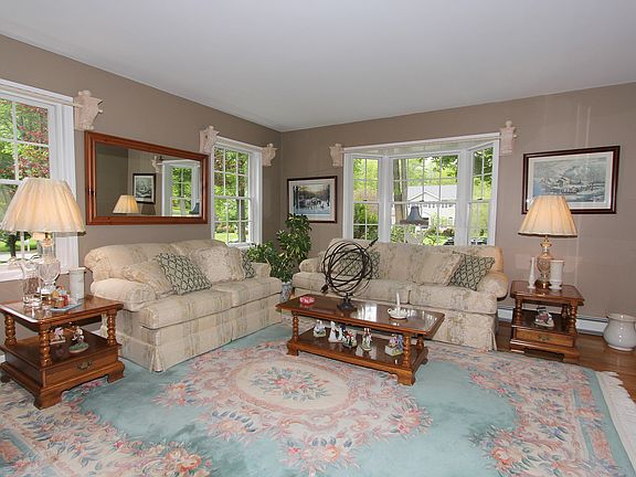 4th image of 2460 Pinetree Pl