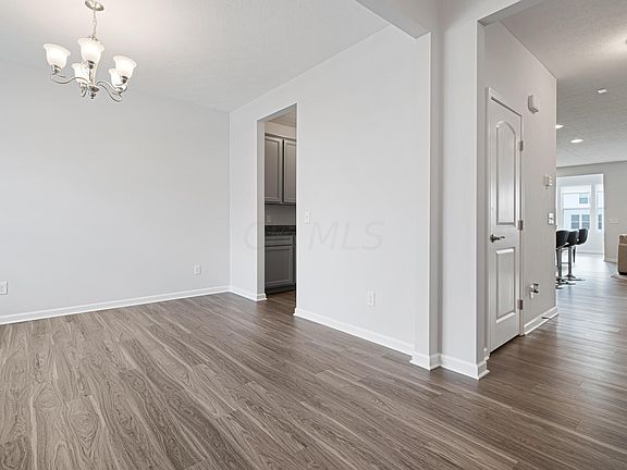 4th image of 304 Lemming Dr
