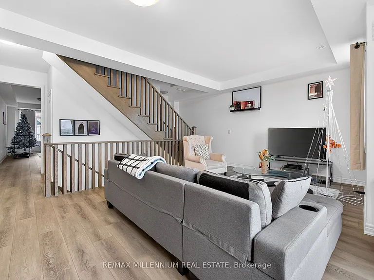 505 Dundas St E — Photo 13