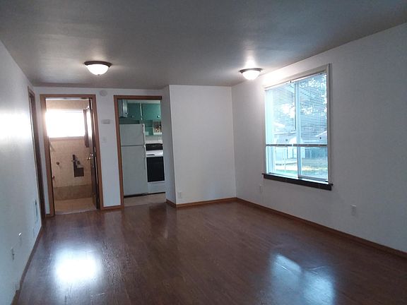 3rd image of 11716 Ainsworth Ave S