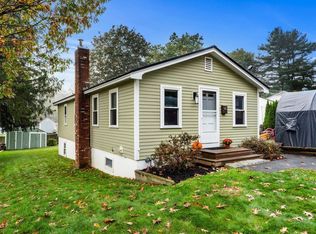 17 1/2 W Winkley St, Amesbury, MA 01913