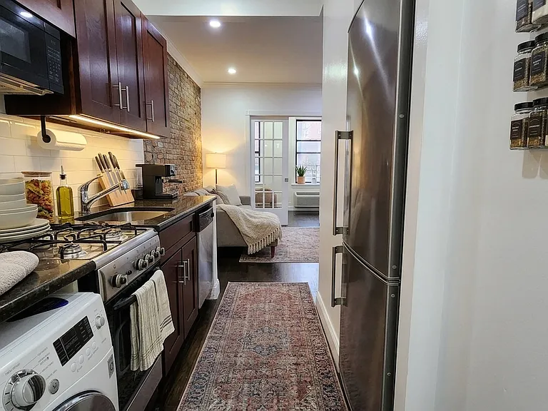 307 Mott St #3A — Photo 2