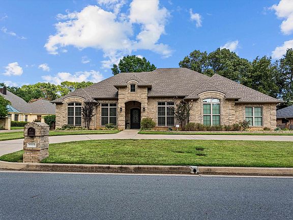 2nd image of 3910 Silverwood Dr