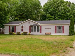 17175 Seneca Dr, Howard City, MI 49329