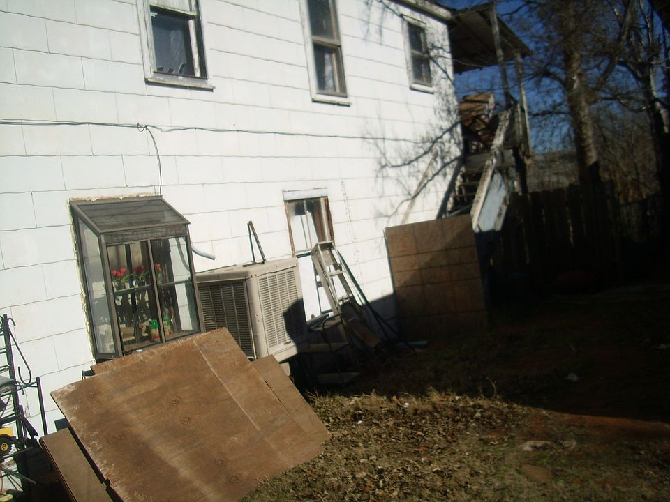 2nd image of 221 N Market St