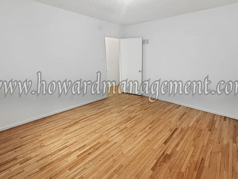 1405 Barry — Photo 11