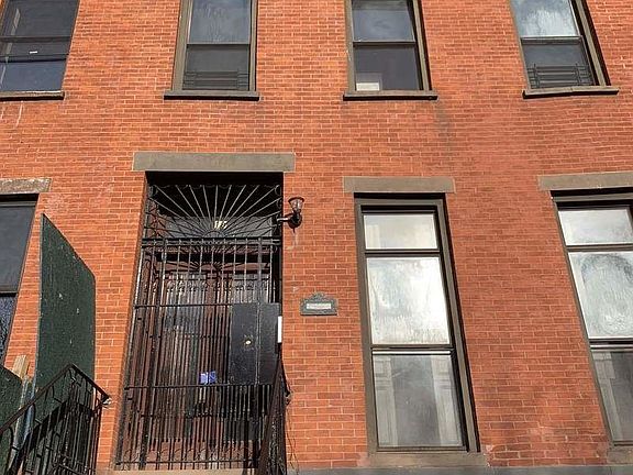 4th image of 19 Jefferson Ave #2