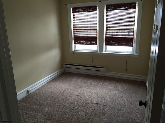 4th image of 715 E 8th St