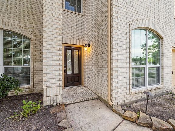 2nd image of 3122 Schumann Oaks Dr