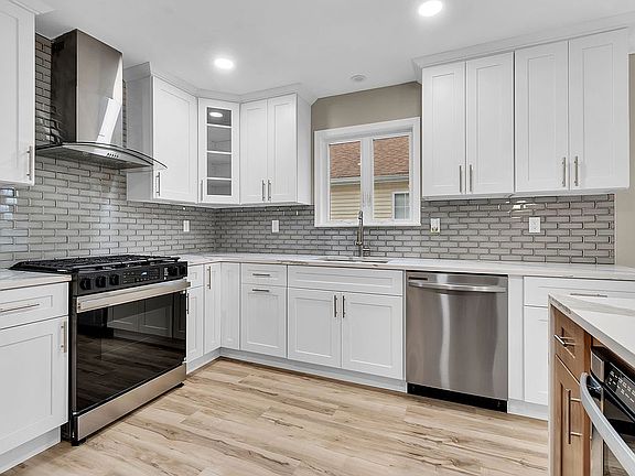 5th image of 27 Portsmouth Dr