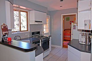 3rd image of 7656 Lockwood Ave
