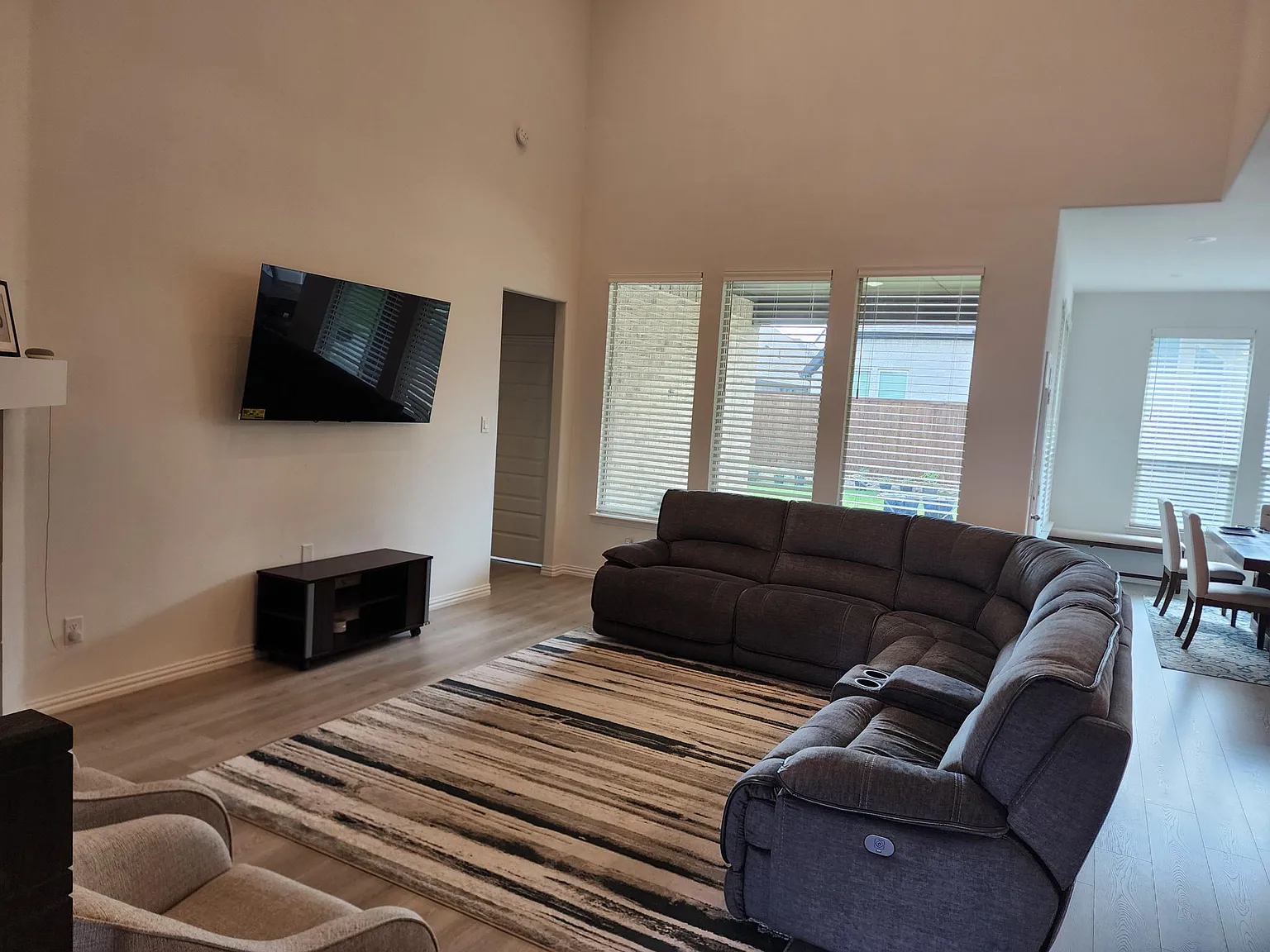5 bed, 5.5 bath, 3551 sqft, $3,295 — Photo 4