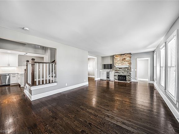 3rd image of 43 N Oviatt St