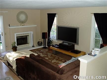 3rd image of 11042 Glencreek Cir