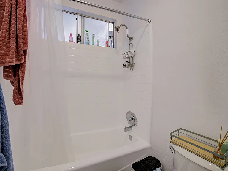 685 Kelton Ave — Photo 31