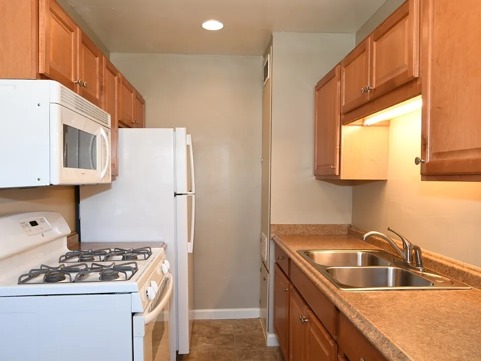 264 G St