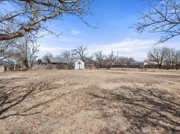 712 W 9th St, Plainview, TX 79072